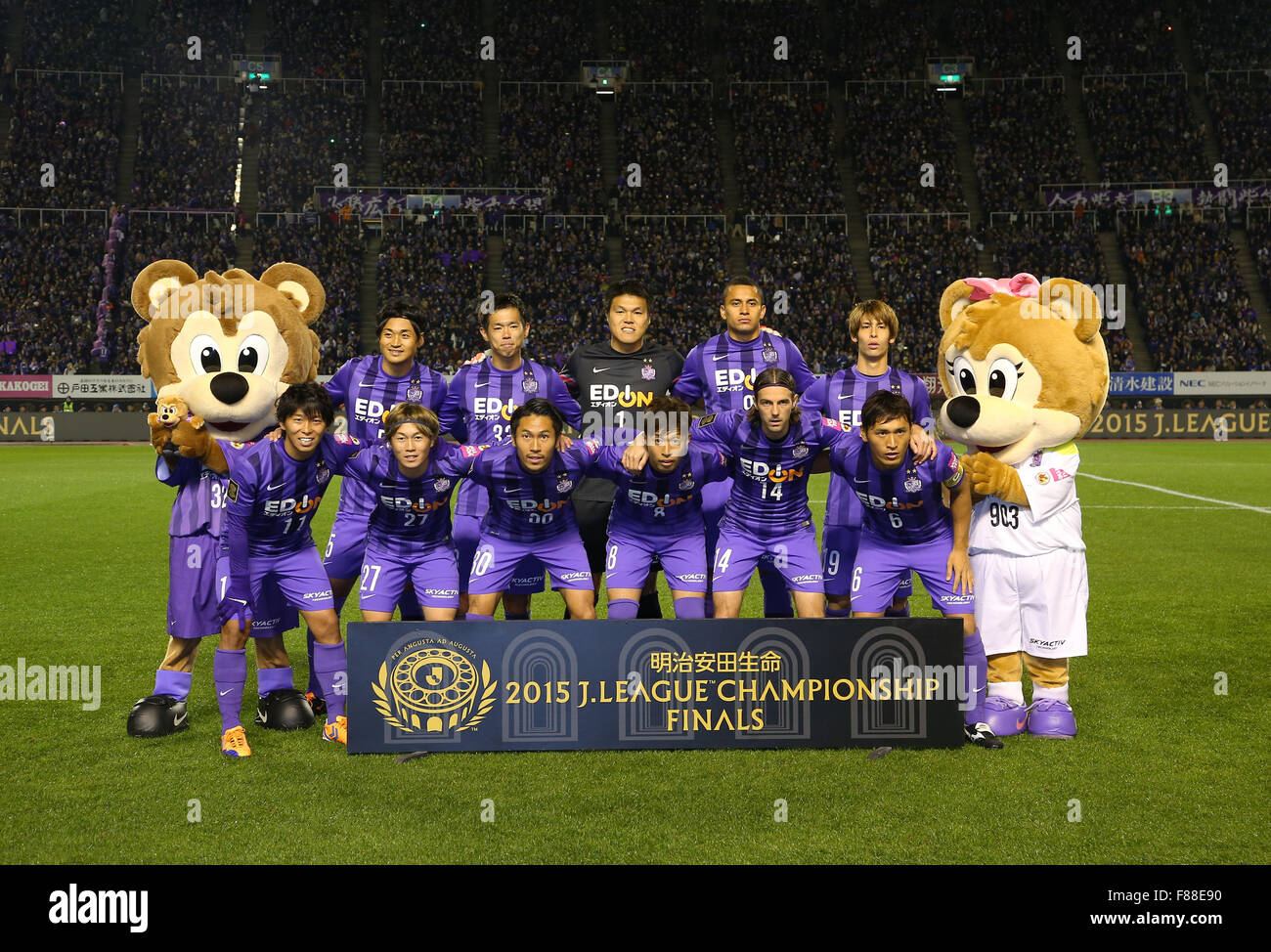 Hiroshima Japan 5th Dec 15 Eteieteaebe Efclia Sanfrecce Hiroshima Team Group Line Up Football Soccer Sanfrecce Hiroshima Players Pose For A Team Photo With The Club Mascots Sancce L And Frecce R Before The 15 J League Championship