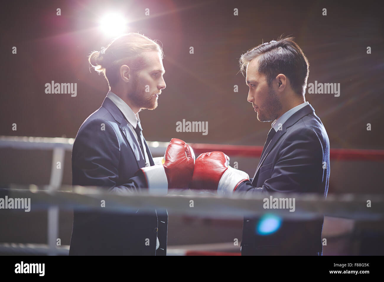 Boxing ring girl round hi-res stock photography and images - Alamy