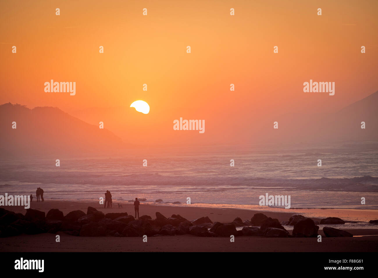 A sunset on the Uhabia beach, at Bidart (Pyrenees Atlantiques - Aquitaine  Coucher de soleil sur la plage de l'Uhabia à Bidart. Stock Photo