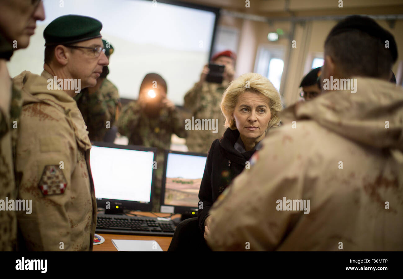 Mazar-i-Sharif, Afghanistan. 07th Dec, 2015. German Minister of Defence Ursula von der Leyen learns about soldier training at Camp Shaheen, a field camp for the Afghan Army, in Mazar-i-Sharif, Afghanistan, 07 December 2015. The German Defence Minister is on a 2-day visit to Afghanistan. Photo: KAY NIETFELD/dpa/Alamy Live News Stock Photo