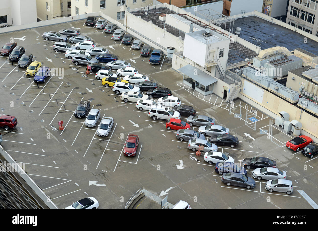 ærme hvorfor mælk Rooftop parking lot on commercial building in San Francisco, California  Stock Photo - Alamy