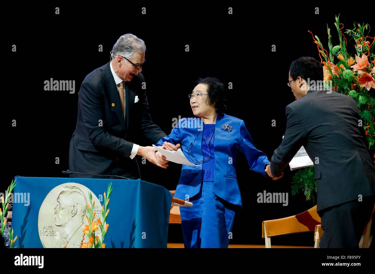 Stockholm, Sweden. 7th Dec, 2015. China's Tu Youyou (C) who won 2015 Nobel Prize in Physiology or Medicine gives a lecture in Karolinska Institutet, Stockholm, capital of Sweden, Dec. 7, 2015. Credit:  Ye Pingfan/Xinhua/Alamy Live News Stock Photo