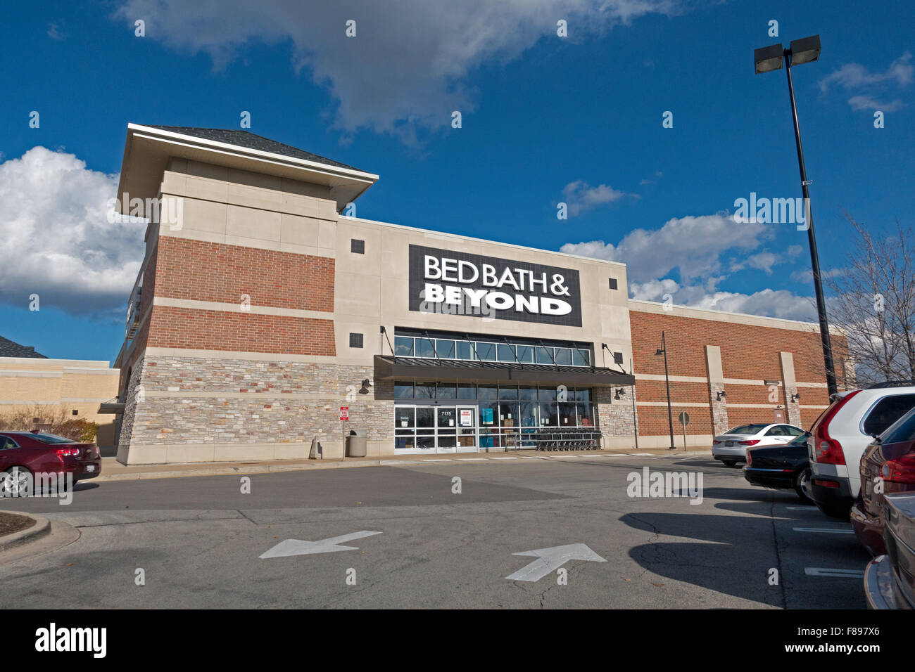 Bed Bath & Beyond building exterior with beautiful blue sky. Willowbrook Illinois IL USA Stock Photo