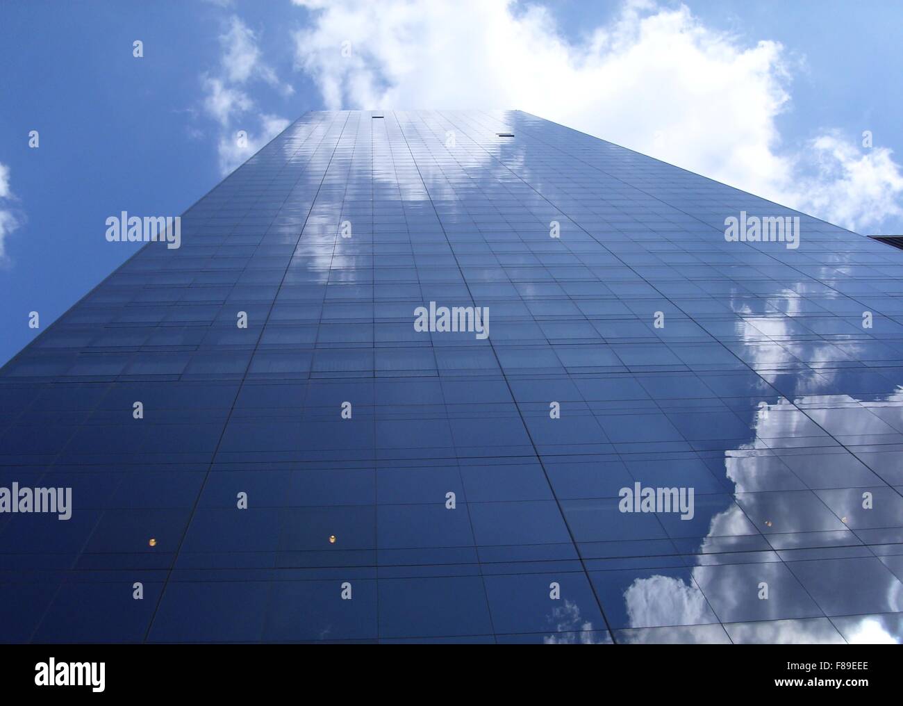 Reflection mirror building nyc hi-res stock photography and images - Alamy
