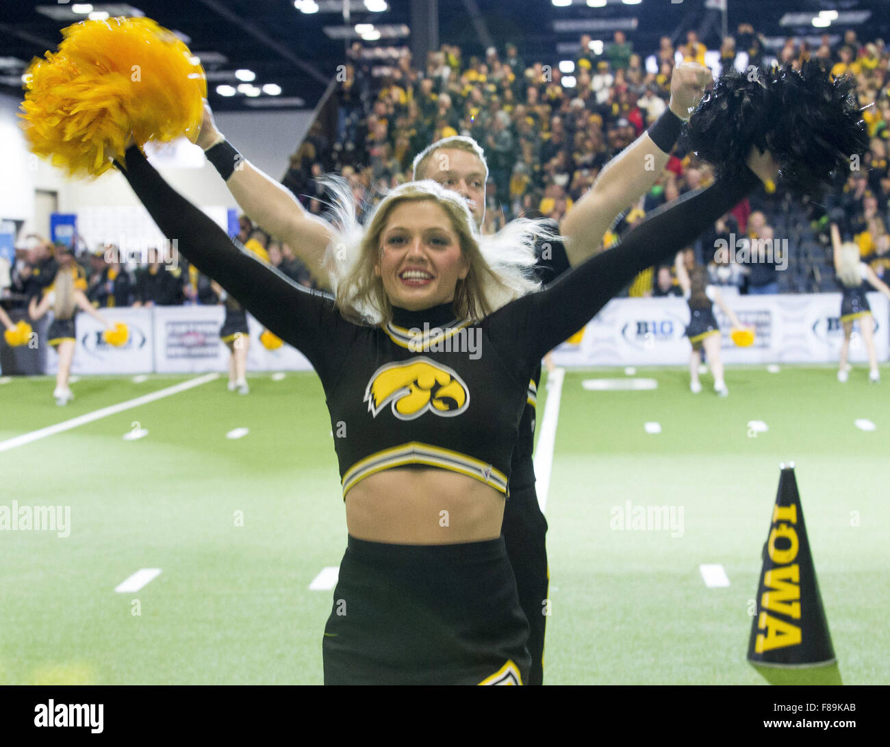 Indianapolis, Iowa, USA. 5th Dec, 2015. The Hawkeye Cheerleaders cheer ...