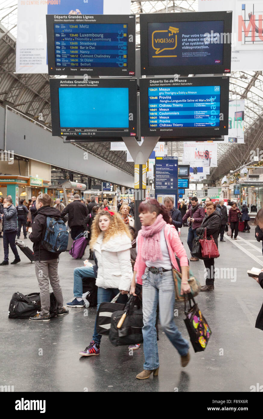 Rail Passengers On The Concourse Gare De L Est Train Station Paris Stock Photo Alamy