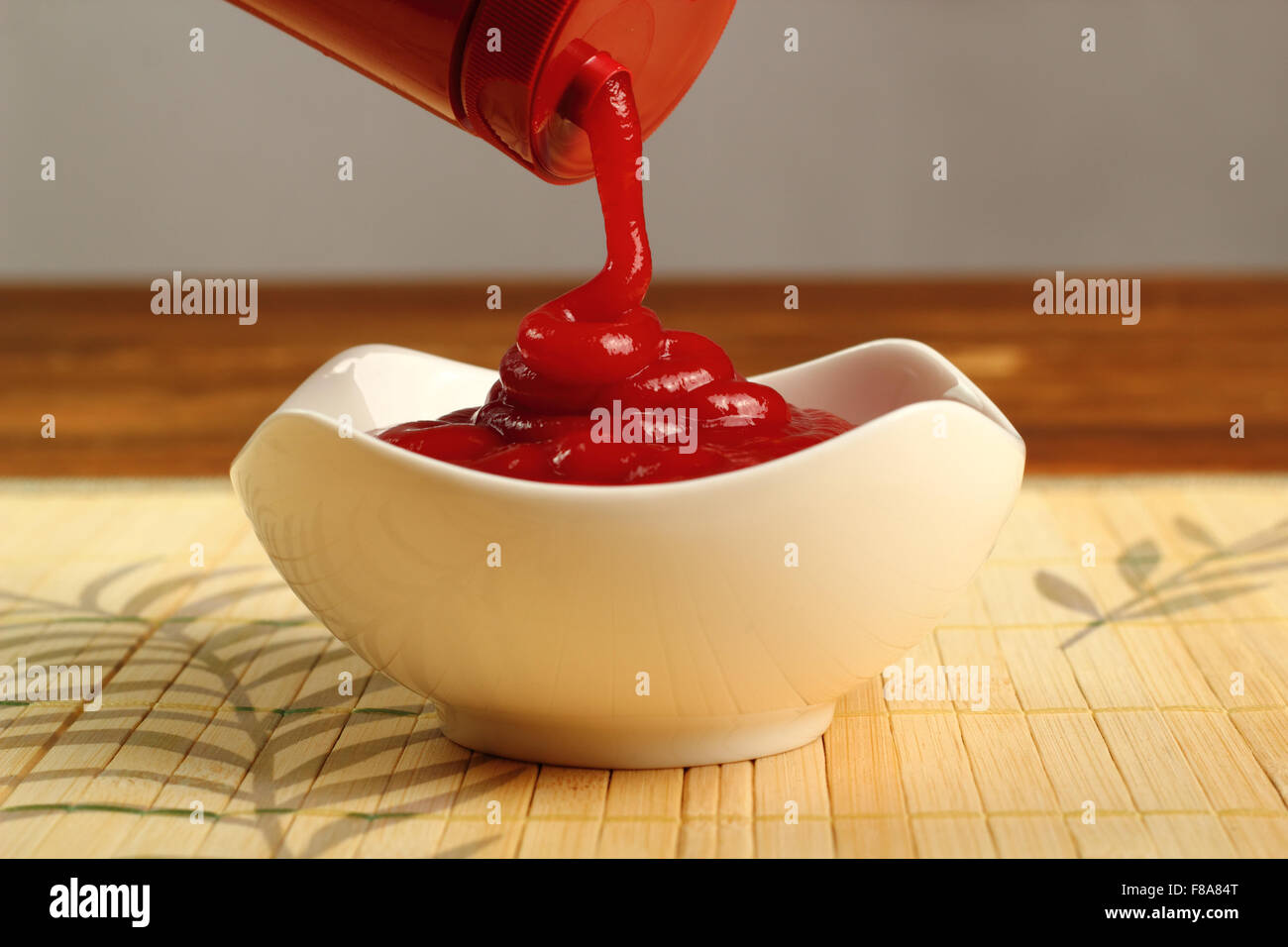 Pouring ketchup into bowl Stock Photo Alamy