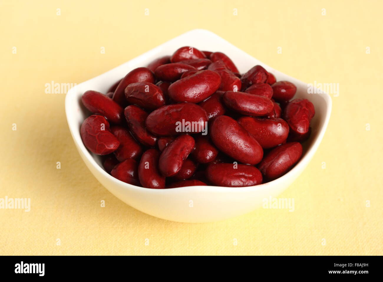 Canned Dark Red Kidney Beans Stock Photo Alamy