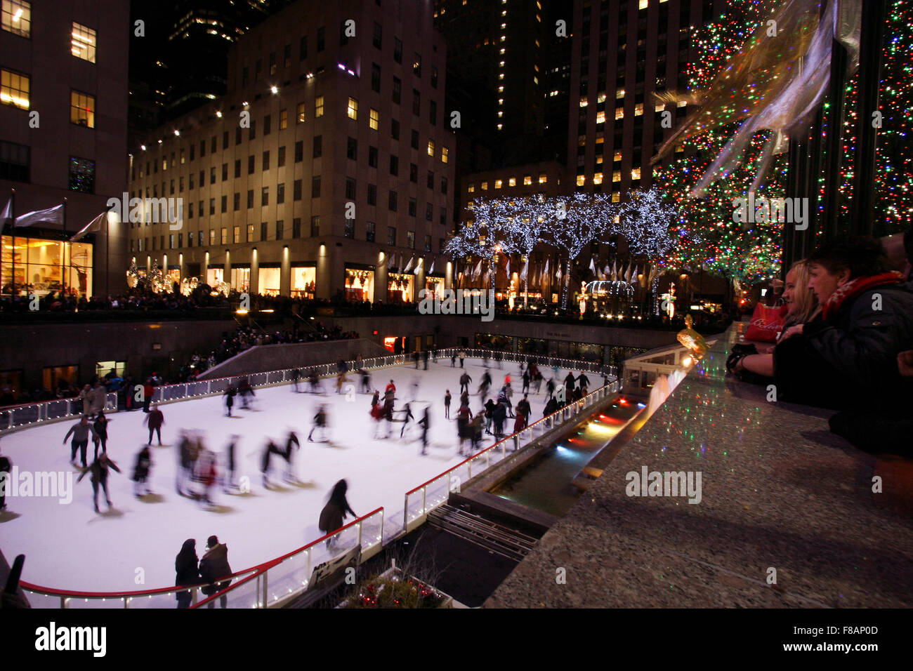 New York, New York, USA. 07th Dec, 2015. Skaters enjoy the rink in New York City''s Rockefeller Center under the giant The Christmas tree. Credit:  Adam Stoltman/Alamy Live News Stock Photo