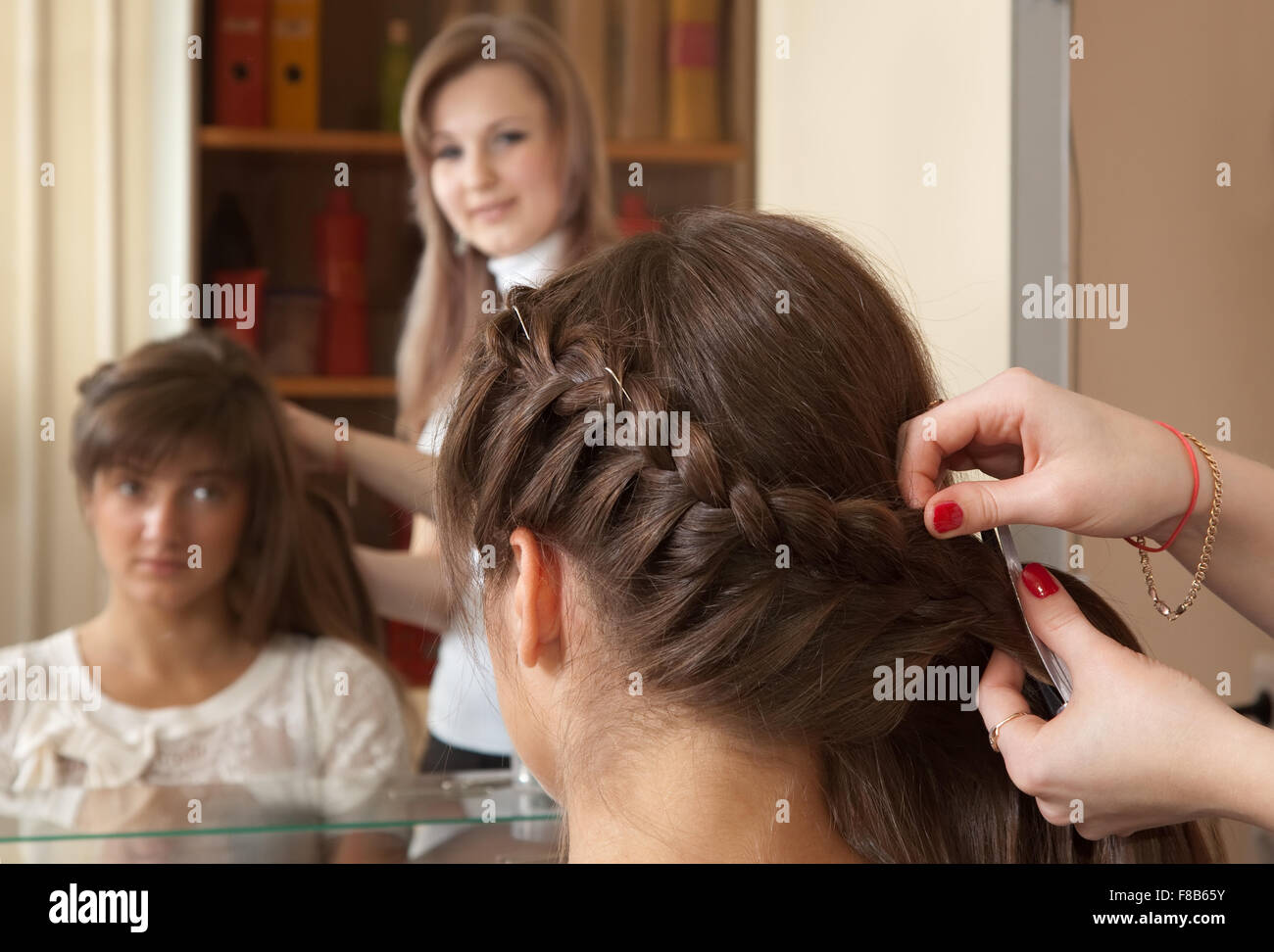 Hair stylist works on hi-res stock photography and images - Alamy