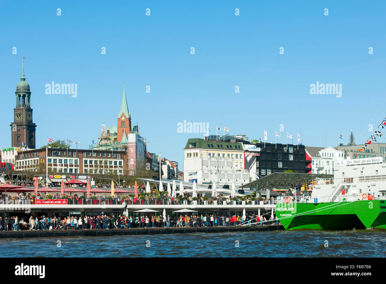 Deutschland, Hamburg, St. Pauli Landungsbrücken, Gustav-Adolf-Kirche (Mitte) Stock Photo