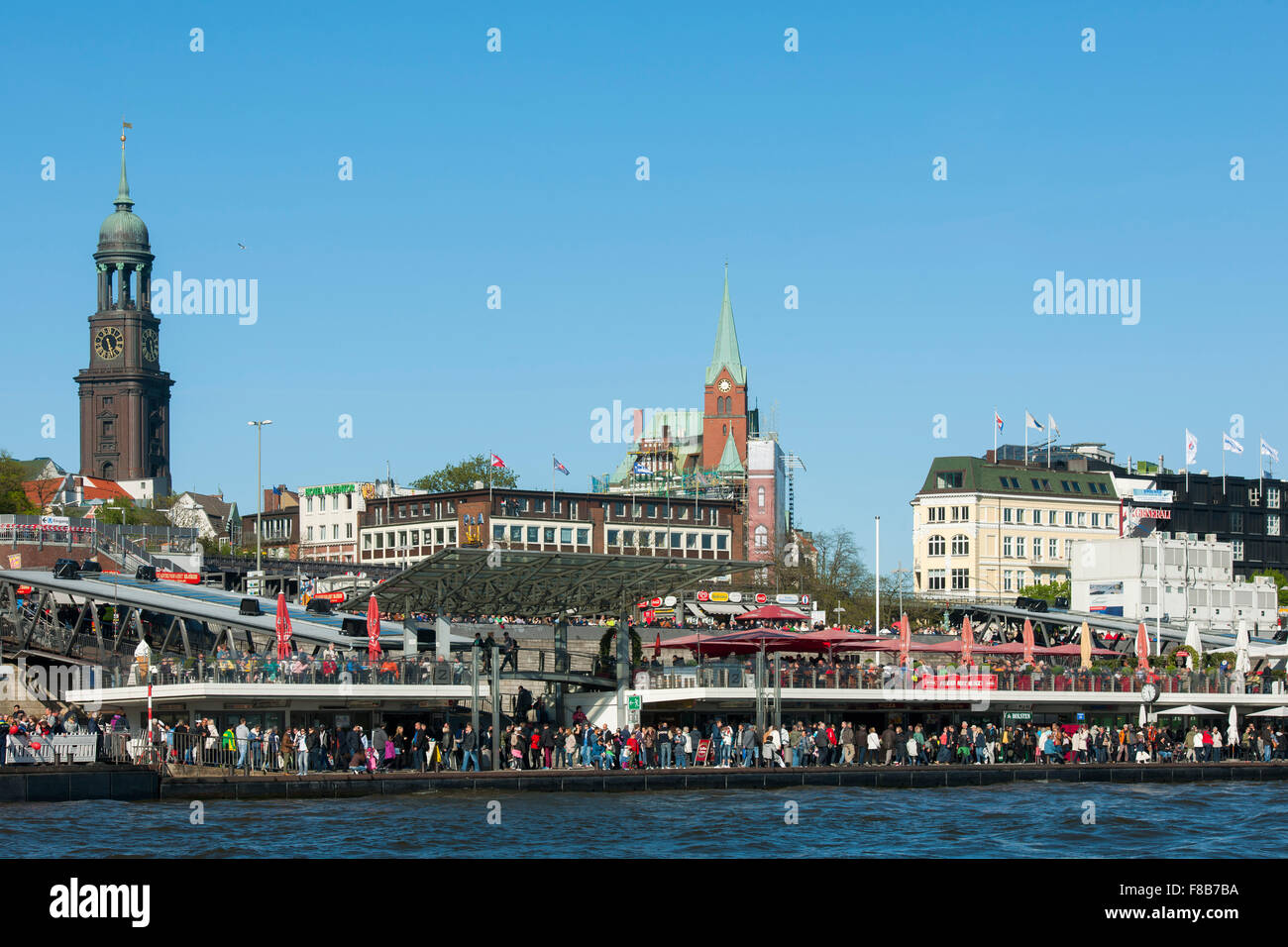 Deutschland, Hamburg, St. Pauli Landungsbrücken, Gustav-Adolf-Kirche (Mitte) Stock Photo