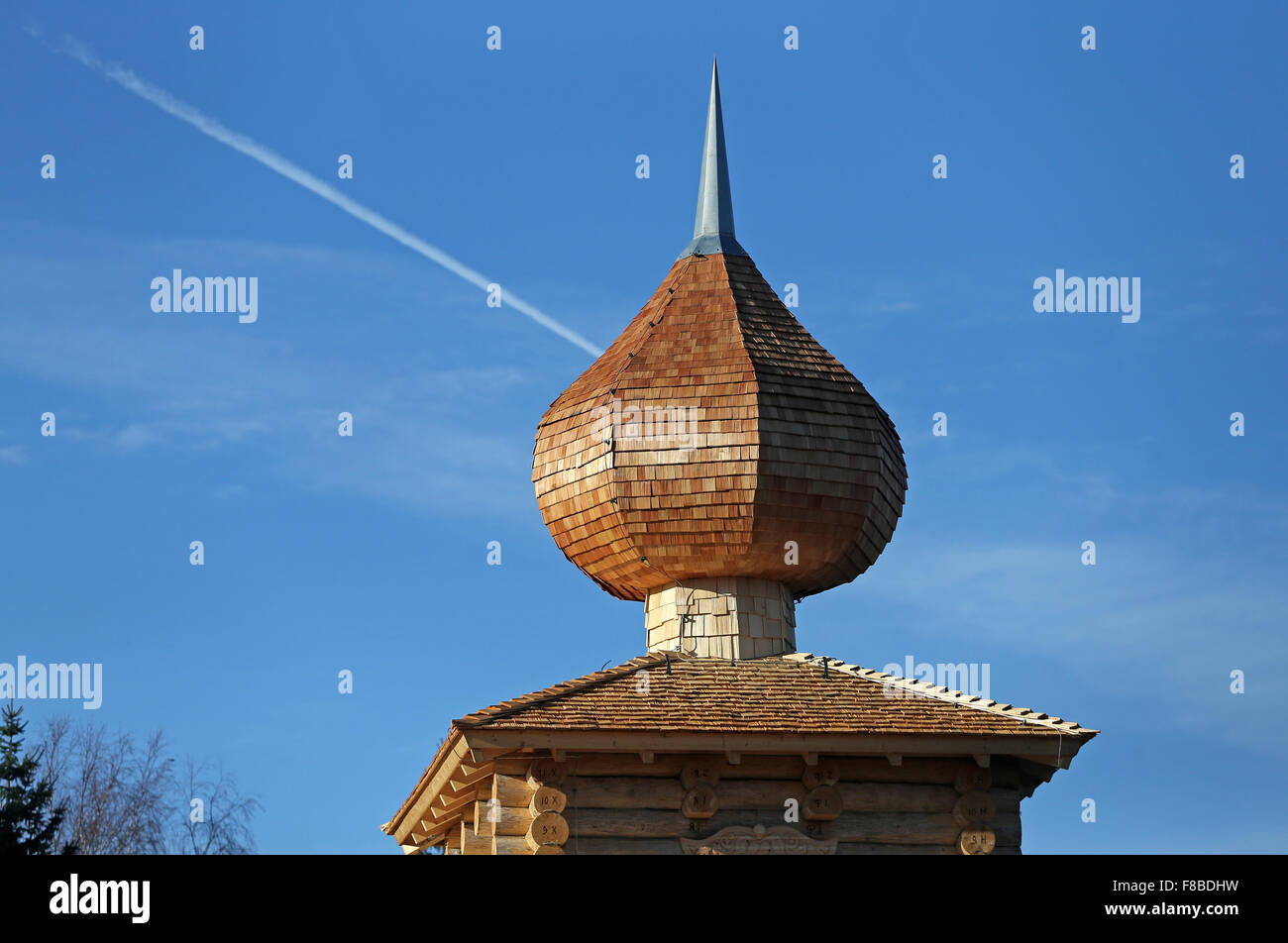 An onion dome atop the roof of large new Russian sauna at the Badegaerten (lit. bathing gardens) in Eibenstock, Germany, 3 December 2015. On New Year's Eve, between 80 and 120 guests are due to attend the first sauna here. A total of 500 beams of Siberian larch were used in the construction of the 20-metre-high event sauna. The sauna along with its outdoor area are due to be completed in April 2016, at a cost of one million euros. PHOTO: JAN WOITAS/DPA Stock Photo