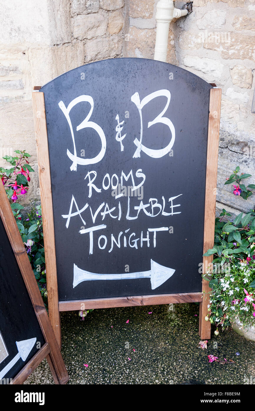 A sign advertising rooms available at a Uk bed and breakfast B&B Stock Photo