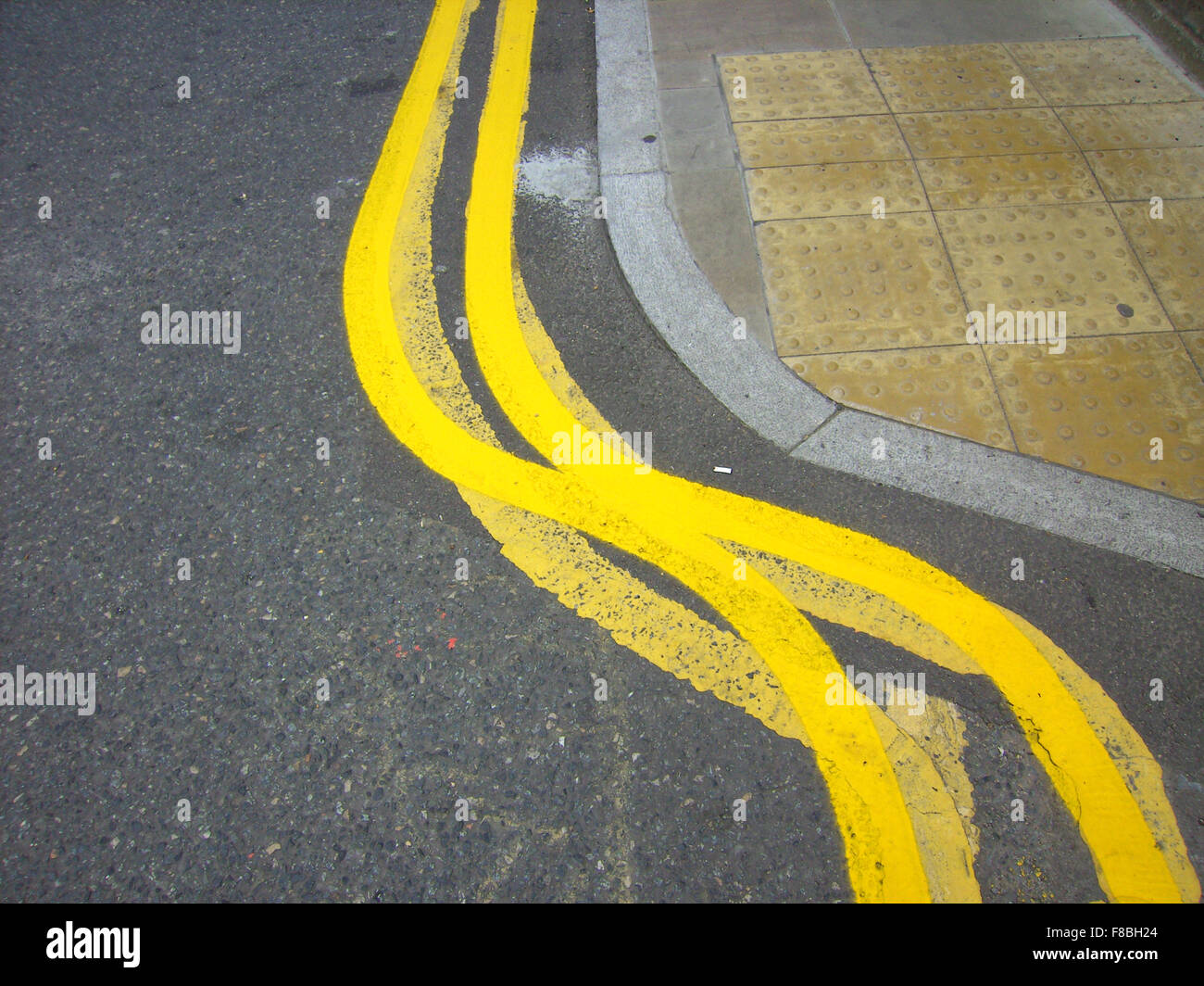 Double yellow lines Stock Photo Alamy