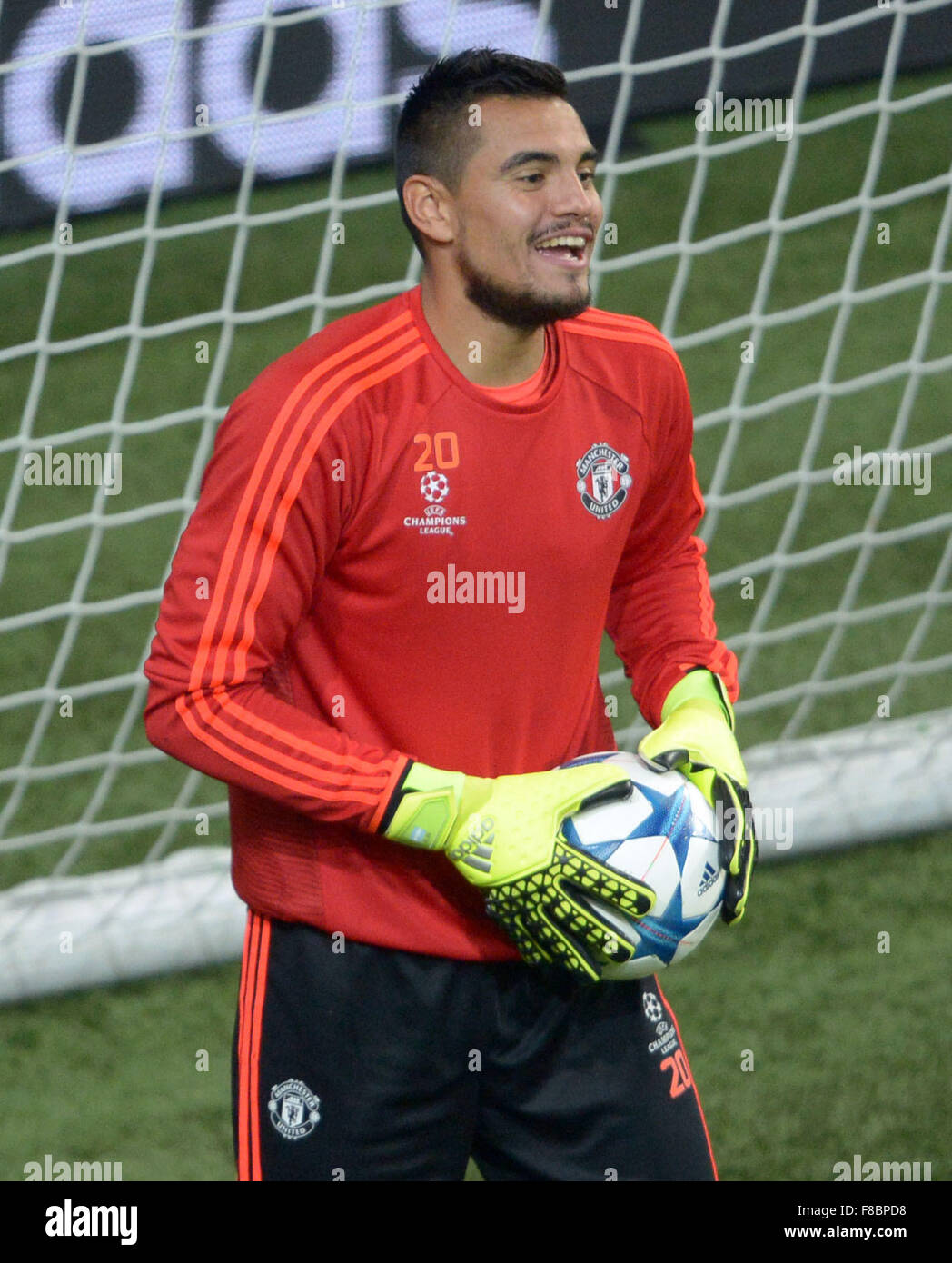 Wolfsburg, Germany. 07th Dec, 2015. Manchester United's goalkeeper Sergio Romero pictured during a training session at Volkswagen Arena in Wolfsburg, Germany, 07 December 2015. VfL Wolfsburg will face Manchester United in a UEFA Champions League soccer match on 08 December 2015. Photo: PETER STEFFEN/dpa/Alamy Live News Stock Photo