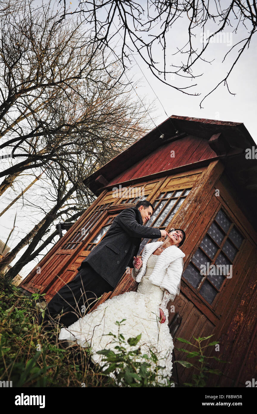 Wedding couple background old scary vampire house Stock Photo - Alamy