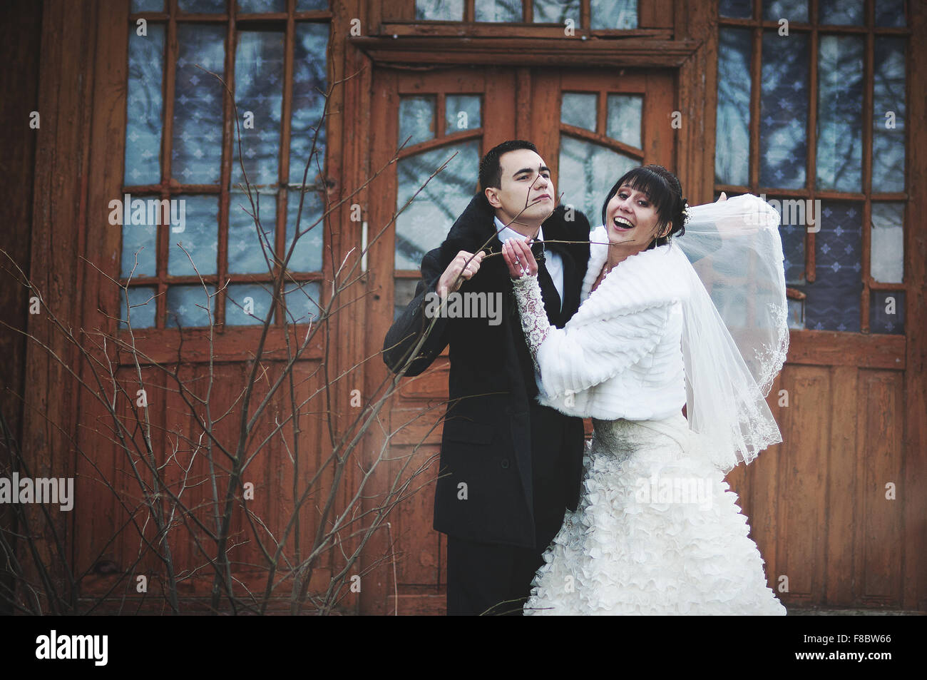 Wedding couple background old scary vampire house Stock Photo - Alamy