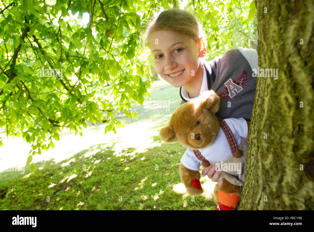 Chloe Davidson, 11, launches the Juvenile Diabetes Research Foundation Walk to Cure Diabetes 2011. Stock Photo