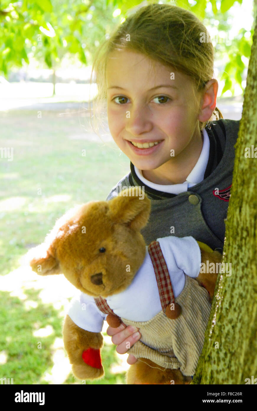 Chloe Davidson, 11, launches the Juvenile Diabetes Research Foundation Walk to Cure Diabetes 2011. Stock Photo