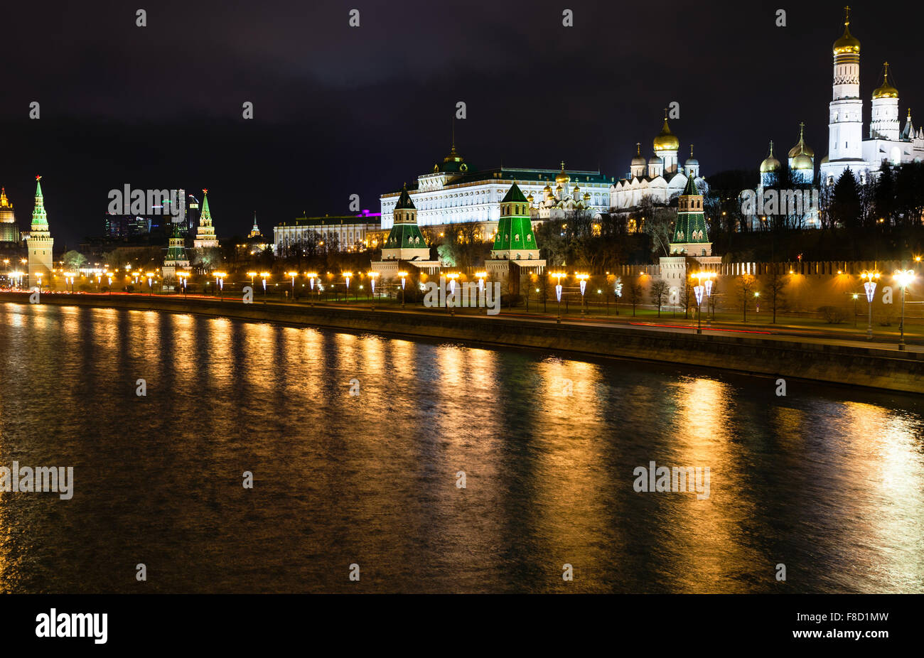 Yetuk porno video Cecile bilan porno tomosha qiling