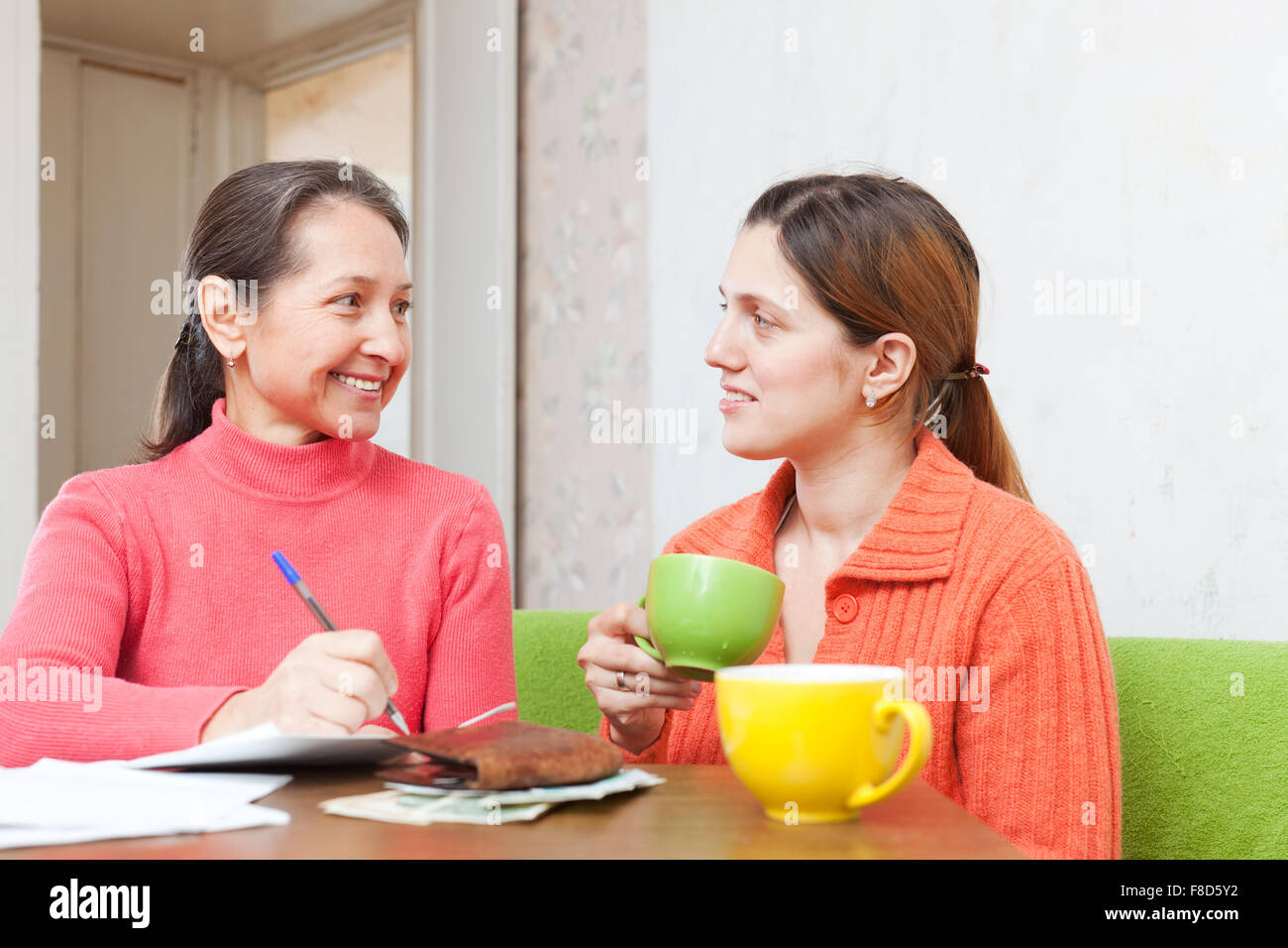 Mature Mother And Daughter Crossword Hi res Stock Photography And 