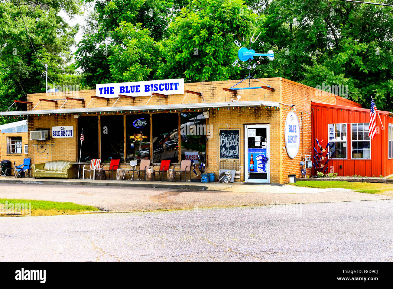 The Blue Biscuit bar and bungalows in Indianola Mississippi, offers blues music authenticity to all who visit here Stock Photo