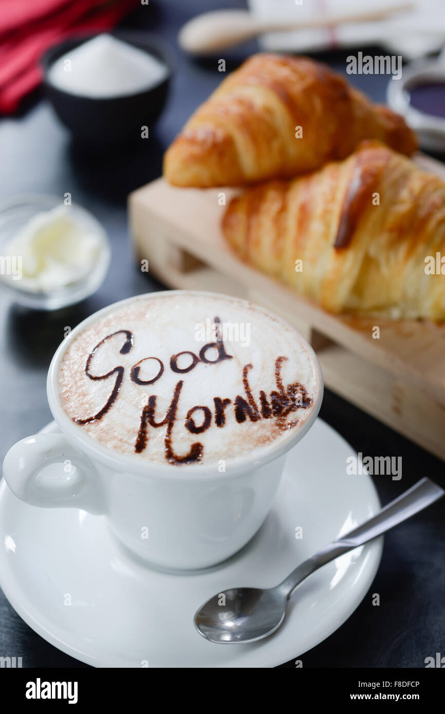 Cappuccino Decorato E Croissant Stock Photo Alamy