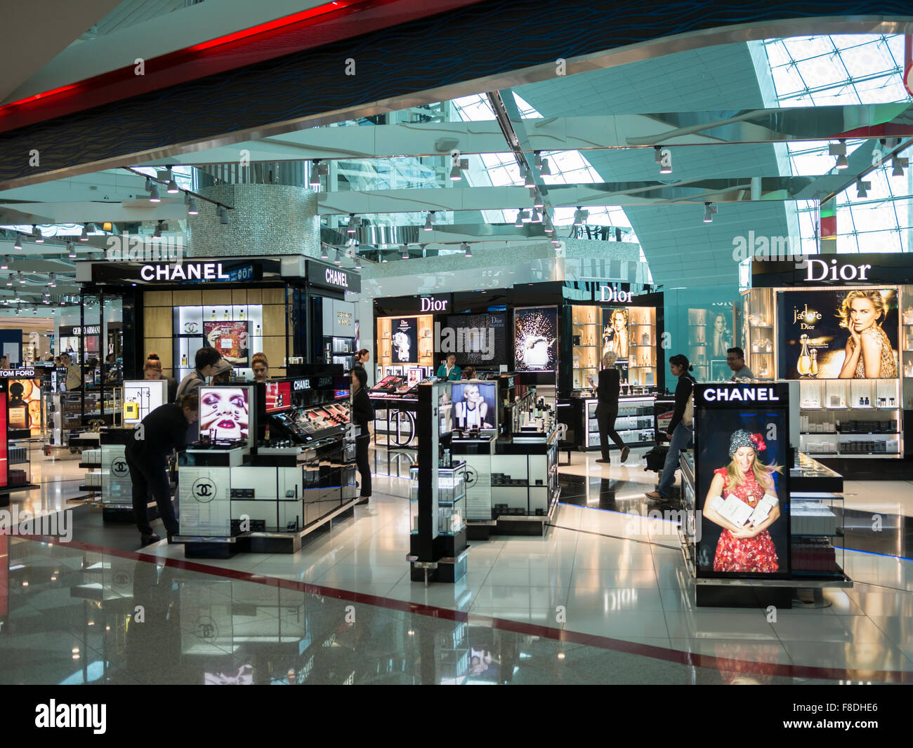 Introducir 59+ imagen chanel dubai airport - Thcshoanghoatham-badinh.edu.vn