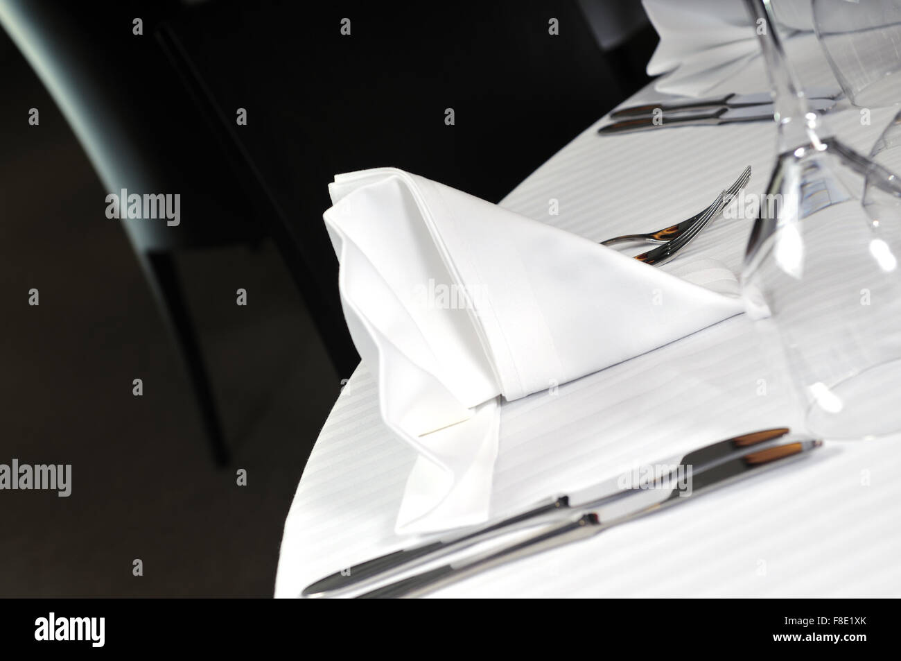 table with empty glasses in luxury restaurant Stock Photo - Alamy