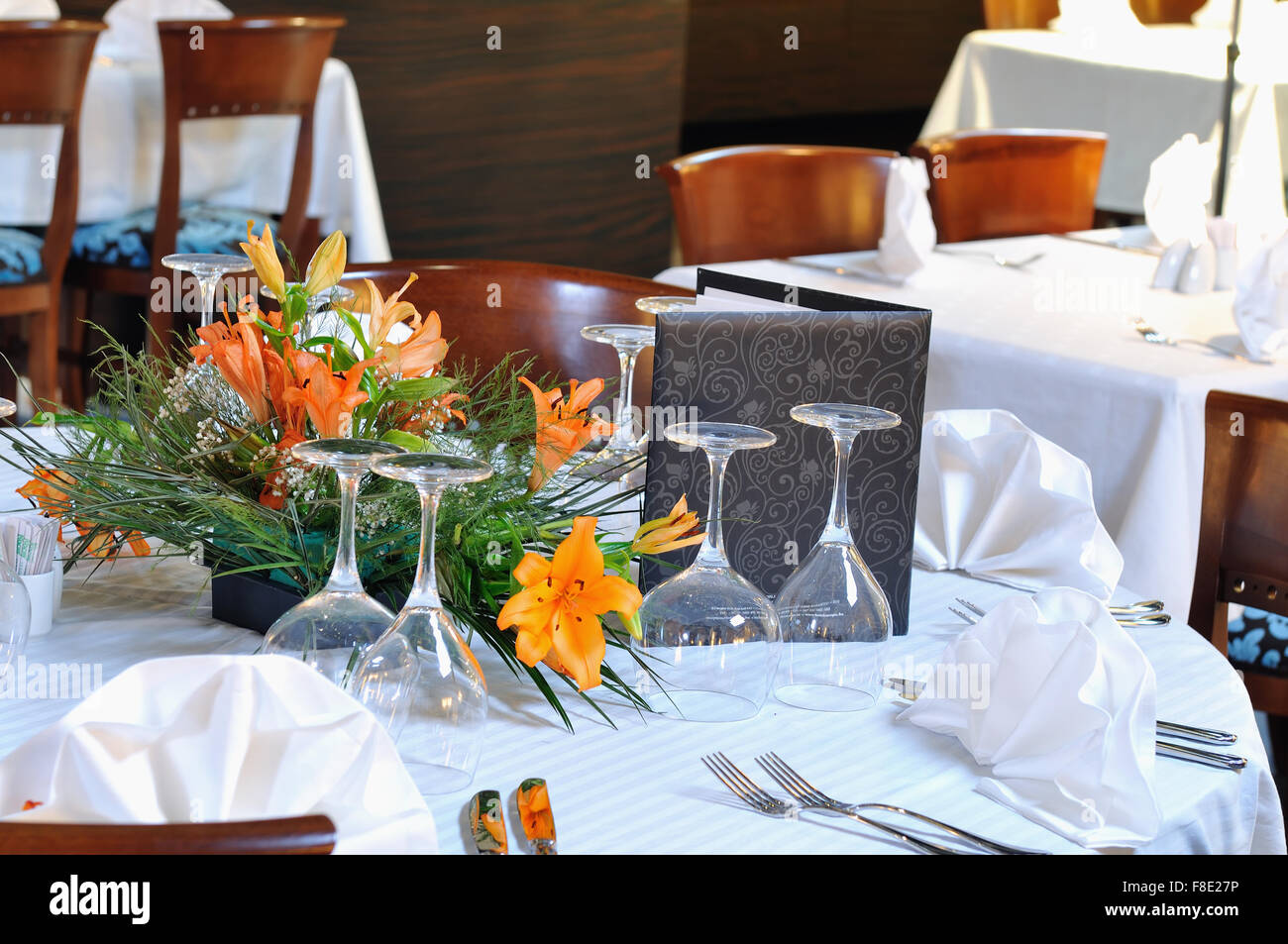 table with empty glasses in luxury restaurant Stock Photo - Alamy