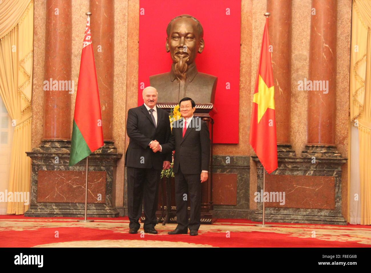(151209) -- HANOI, Dec. 9, 2015 (Xinhua) -- Vietnamese President Truong Tan Sang (R) shakes hands with Belarusian President Alexander Lukashenko in Hanoi, capital of Vietnam, Dec. 9, 2015. Lukashenko is paying a two-day official visit to Vietnam from Tuesday. (Xinhua/Le Yanna) Stock Photo
