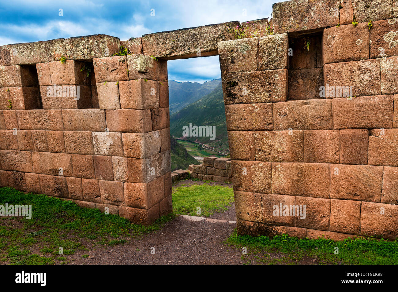 Inca masonry detail of wall and door at Pisac, in the Sacred Valley, Peru Stock Photo