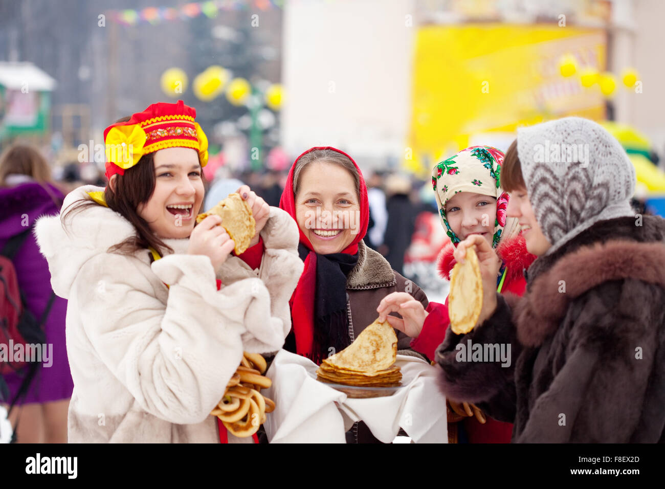 Отпраздновать масленицу. 4 день масленицы разгуляй. Когда провожают масленицу. Народный праздник масленица. Когда провожают масленицу.