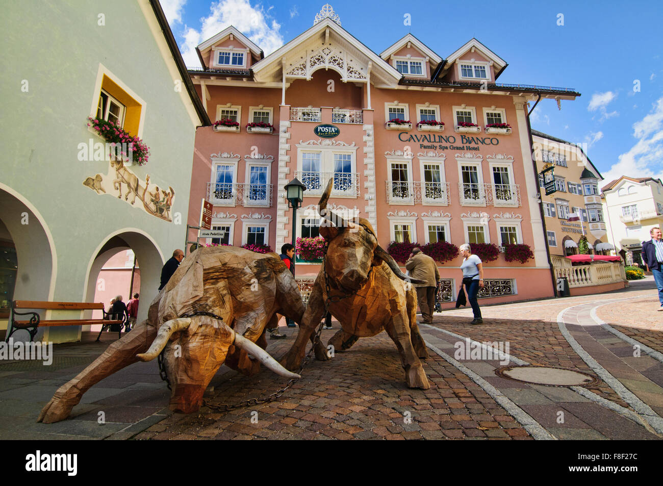 Wood carvings hires stock photography and images Alamy