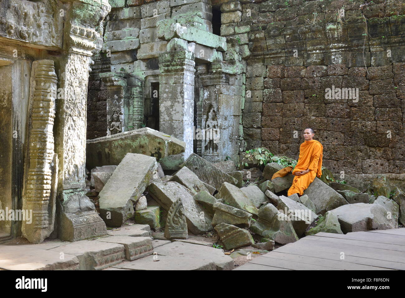 Buddist monk at Ta Phrom, Angkor, Siem Reap, Cambodia Stock Photo