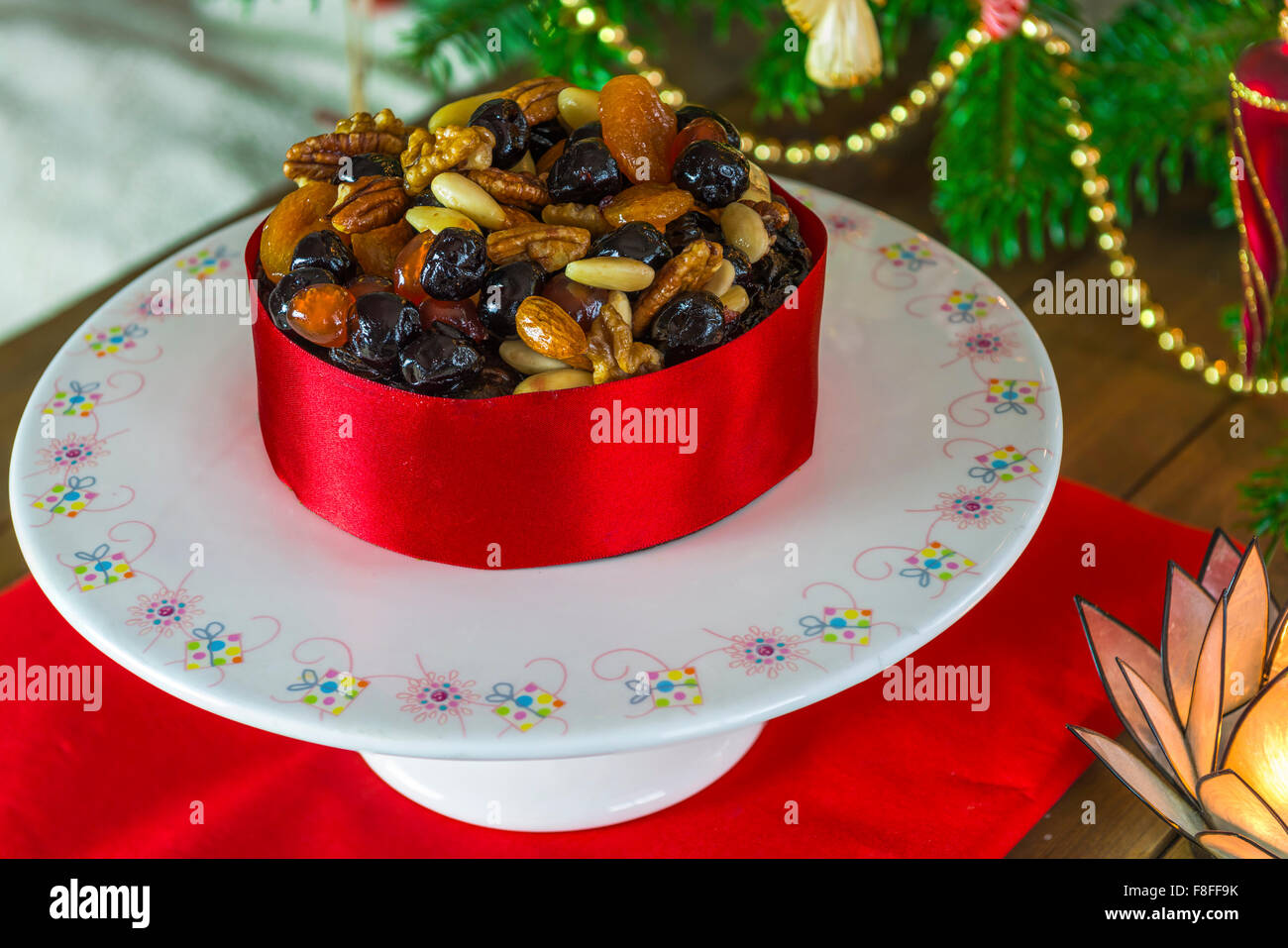 Traditional Christmas fruit and nut cake Stock Photo - Alamy