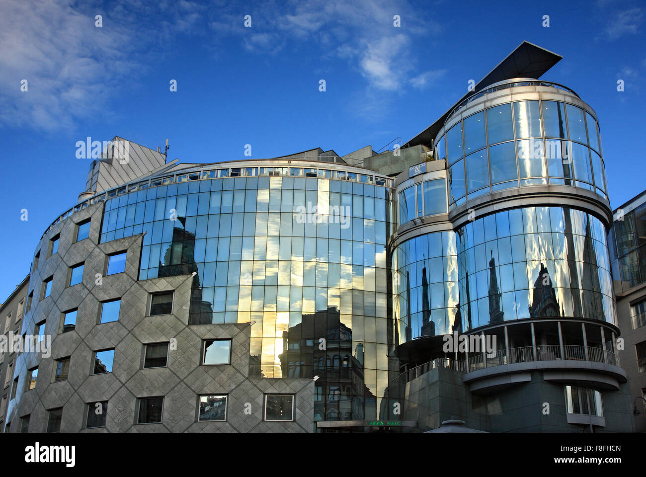 Stephansdom St Stephen S Cathedral Reflected On Haas Haus Stock