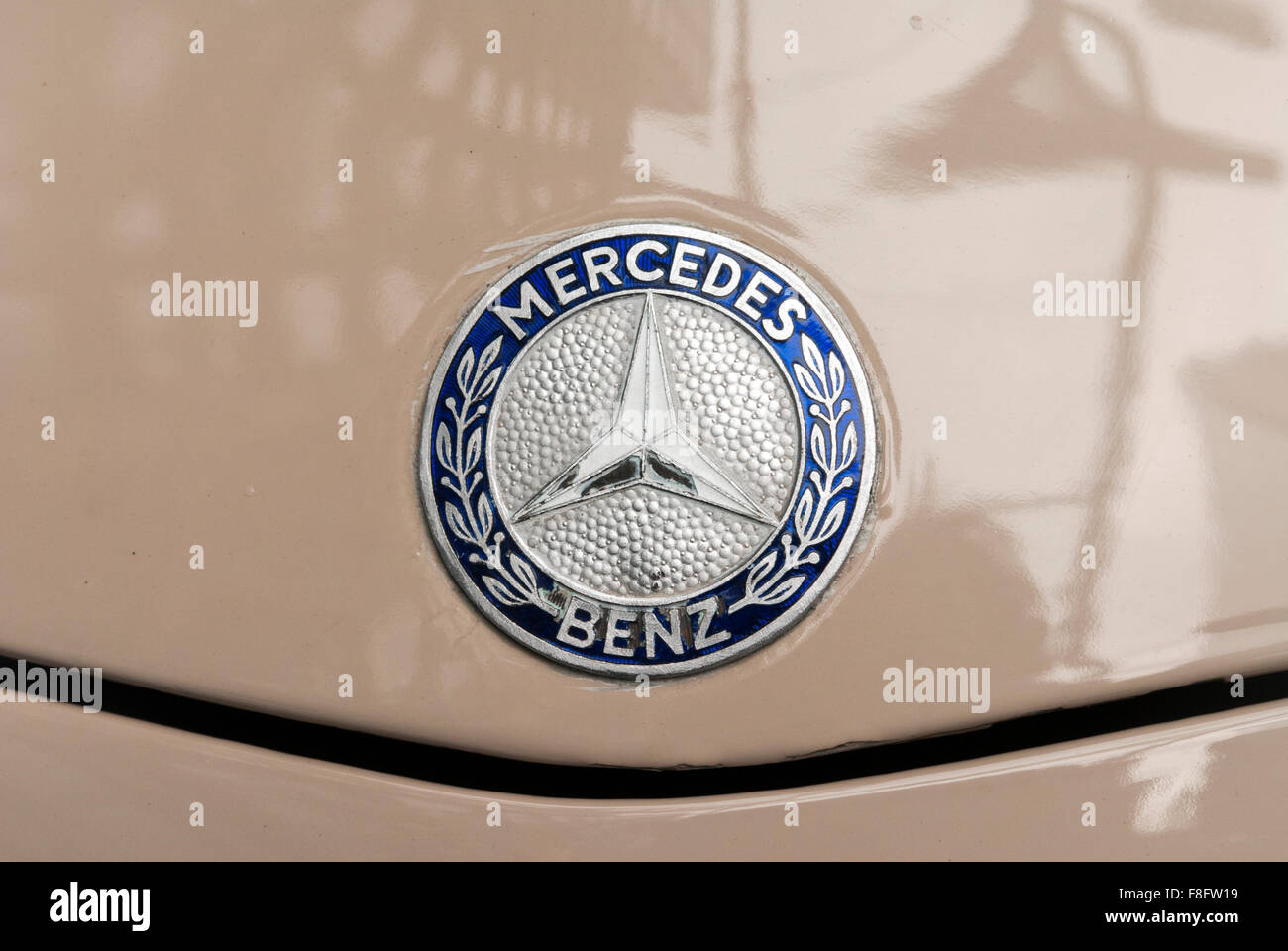 Mercedes-Benz Badge on Bonnet of Car Stock Photo - Alamy