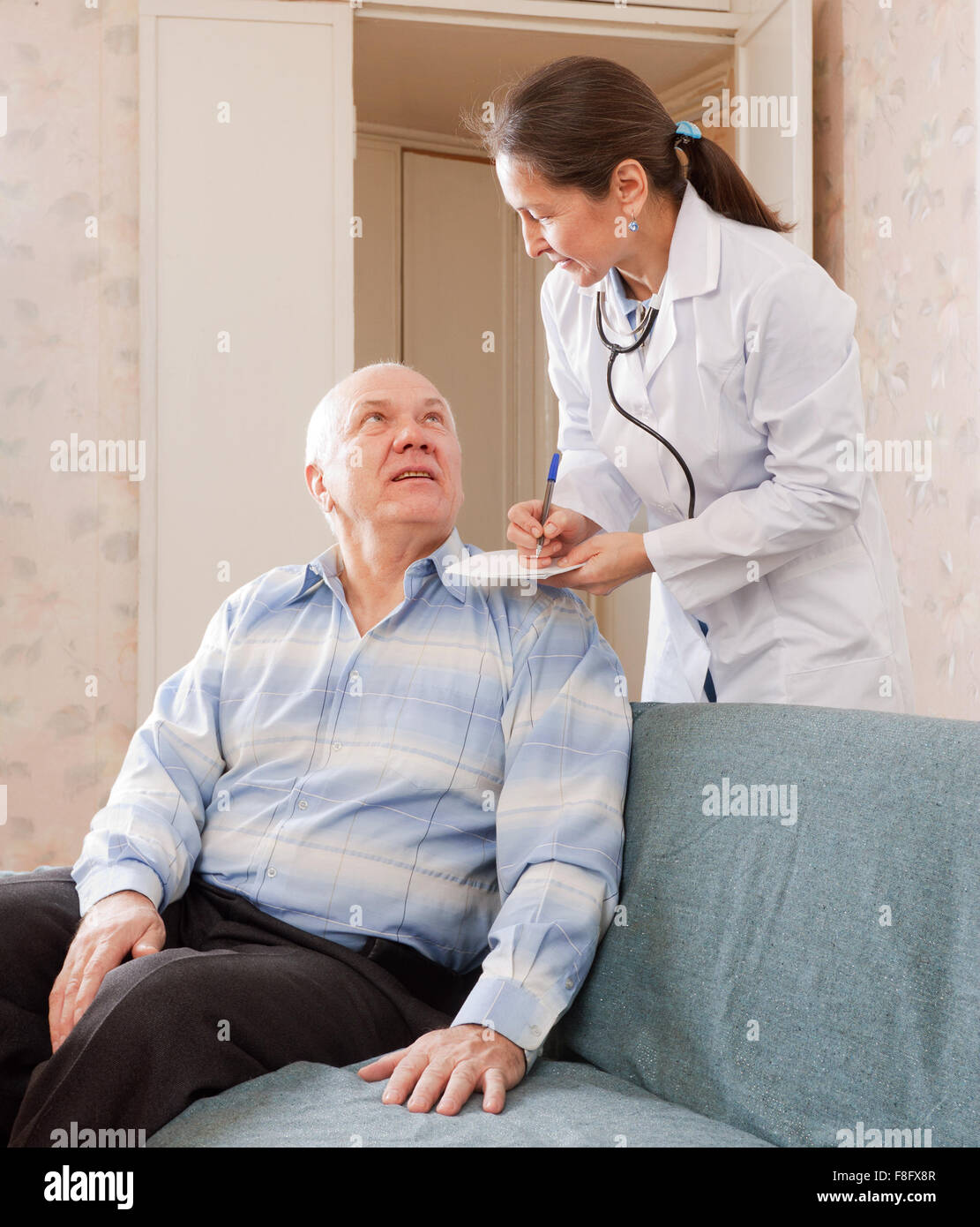 friendly doctor talks with senior male patient Stock Photo - Alamy