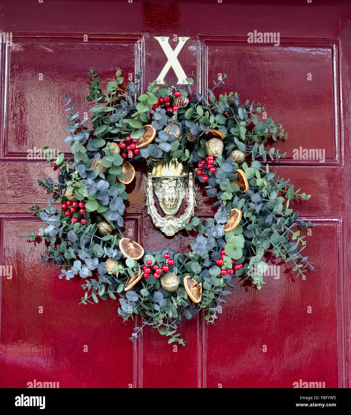 Christmas Wreath On Red Front Door Stock Photo 91320241 Alamy