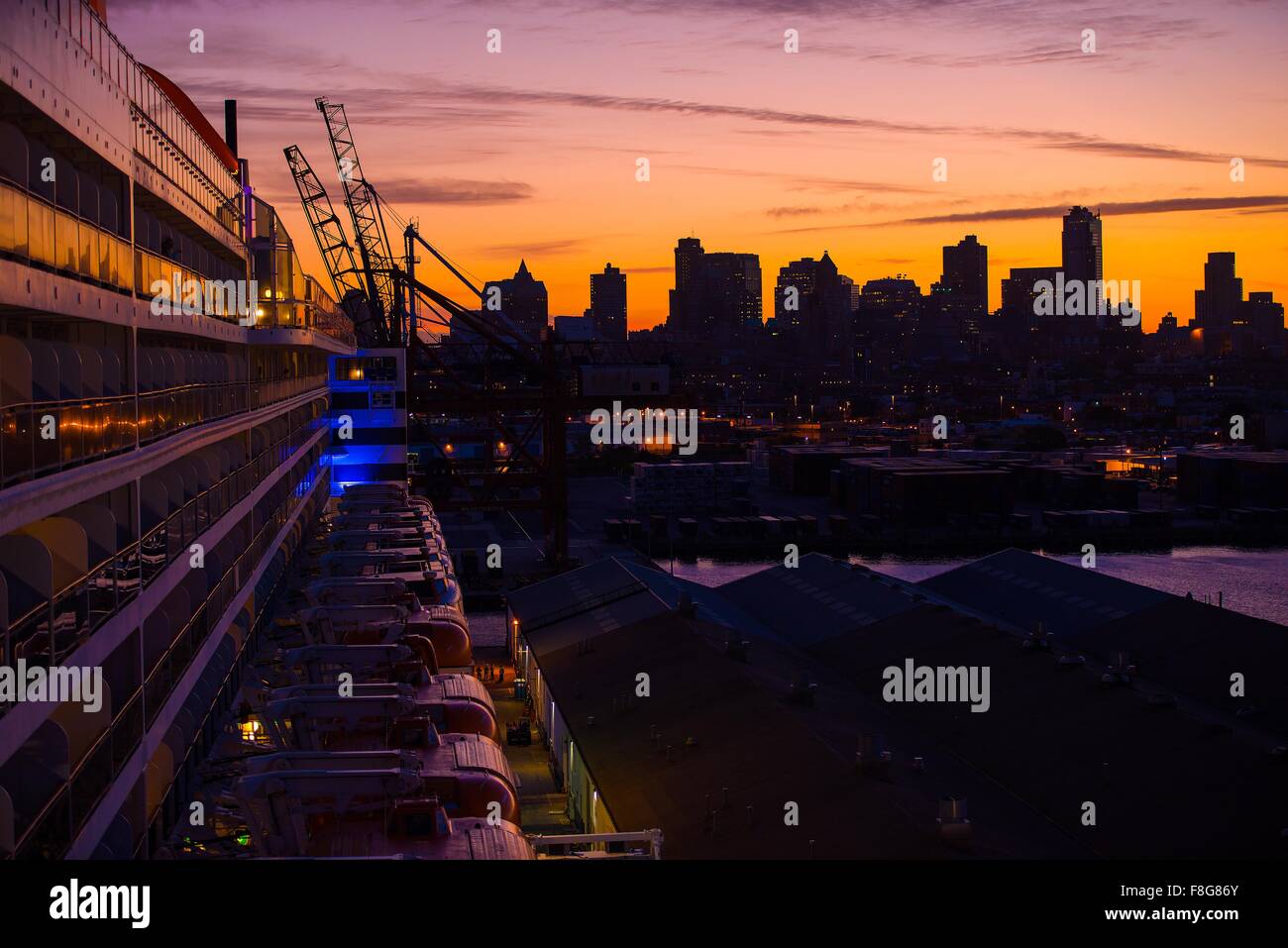 New york manhattan cruise terminal hi-res stock photography and images ...