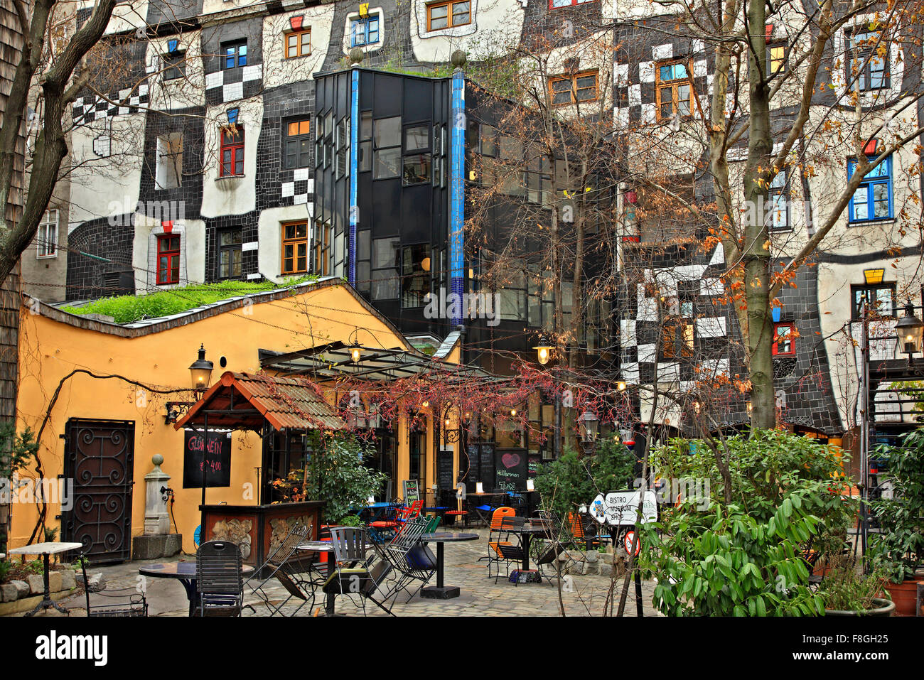 The Kunst Haus Wien ("Art House" - architect: Friedenreich Hundertwasser), Vienna, Austria. Stock Photo