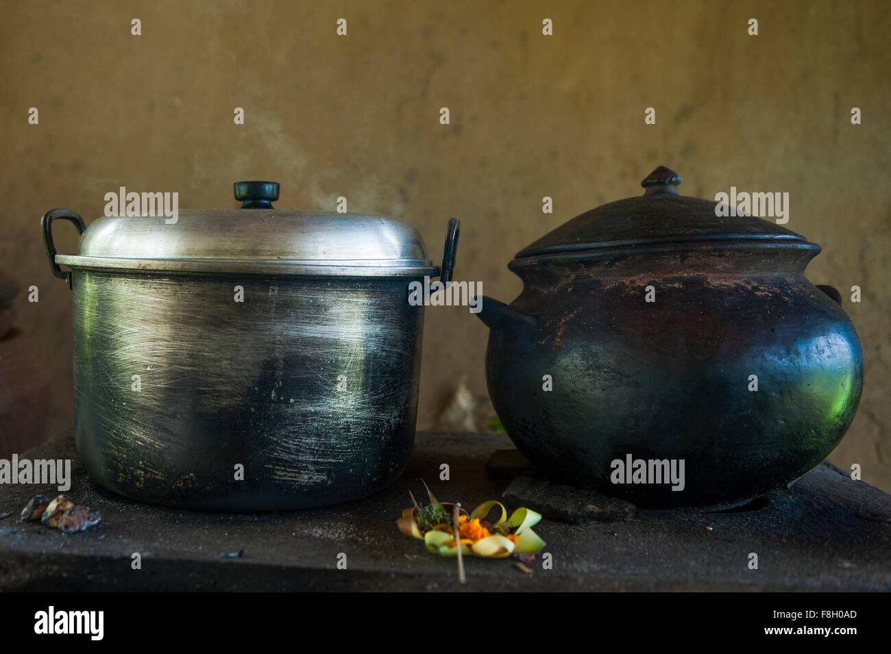Large iron pots hires stock photography and images Alamy