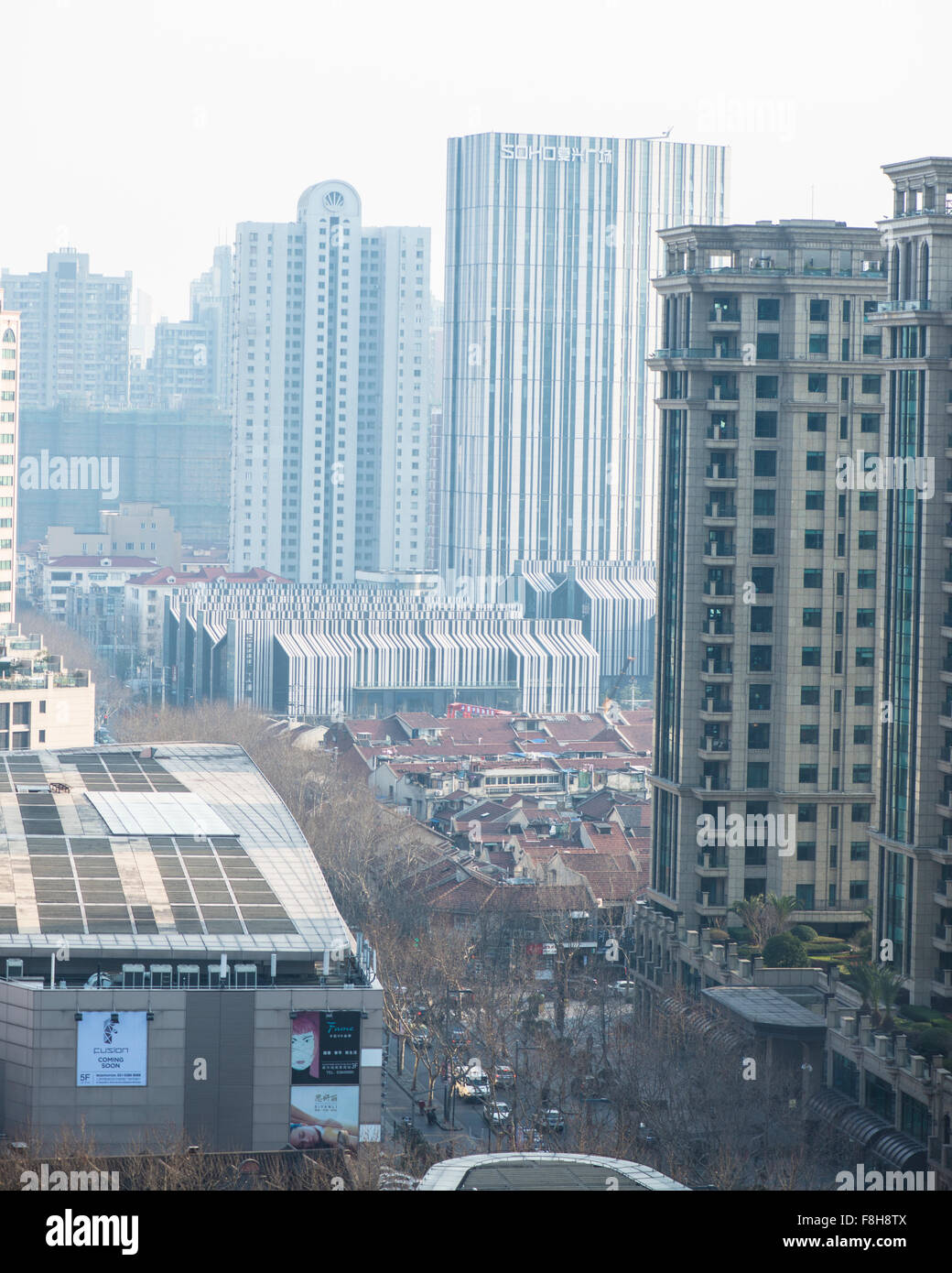 View of China shanghai high rise apartment hi-res stock photography and images ...