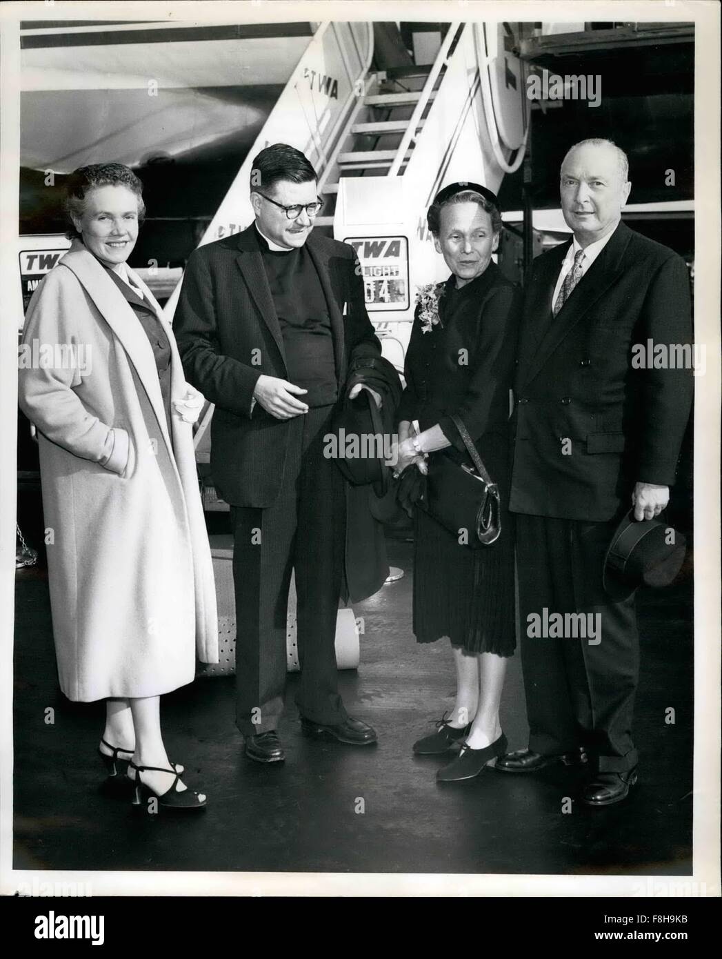 1962 - Idlewild Airport, N.Y., Oct. 15 -- Fore Members Of The Zellerbabh Commission Of The International Rescue Committee Are Shown As They Boarded A Twa Plane Here Today For Geneva. They Are Members Of A Commission Of Eight Persons Which Will Study The Plight Of Nearly 250,000 Refugees From Behind The Iron Curtain Who Are Still Seeking Permanent Homes In The Free World. The Commission, Some Of Whose Members Are Already In Europe, Will Visit Refugee Camps In Yugoslavia, Austria, Germany, France, Switzerland & Italy. (Left To Right) Eugenie Anderson, Former U.S. Ambassador To Denmark; Dean Jame Stock Photo