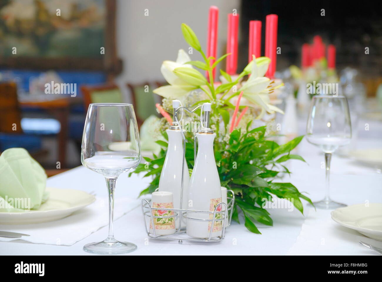 Empty cafe table and chai hi-res stock photography and images - Alamy