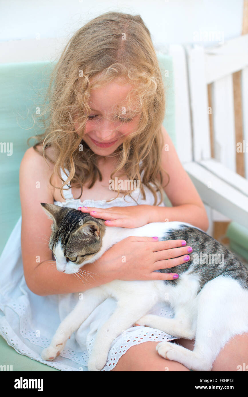 Cute little girl playing with cat Stock Photo - Alamy
