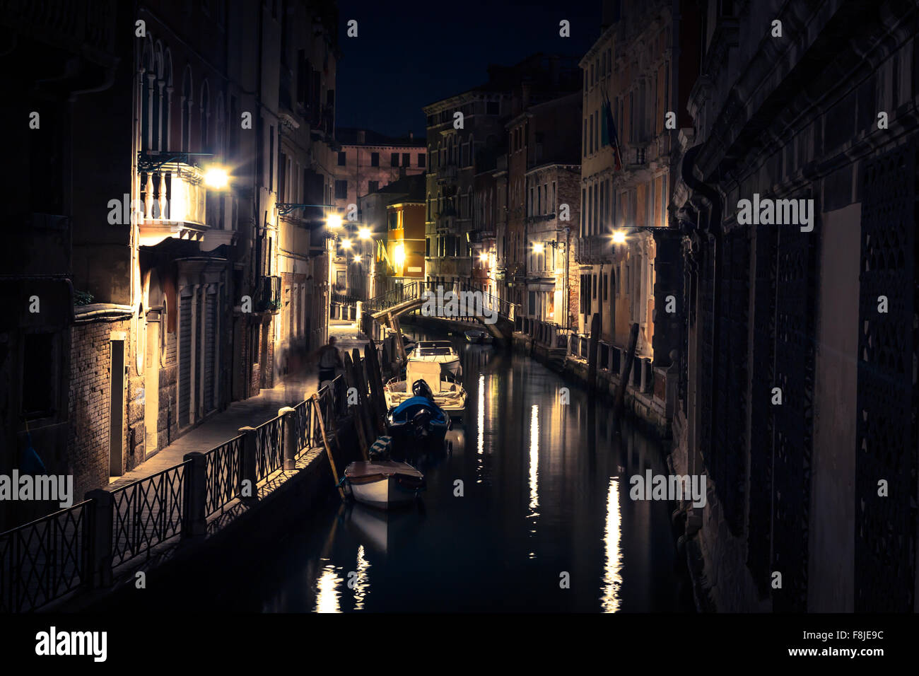 Dark narrow alley venice hi-res stock photography and images - Alamy