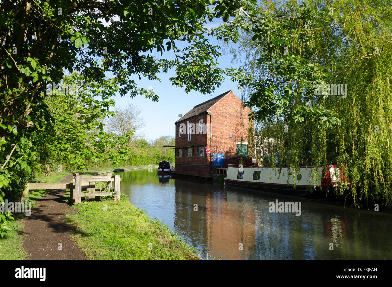 Boats on Oxford Canal, Rugby, Warwickshire, England Stock Photo